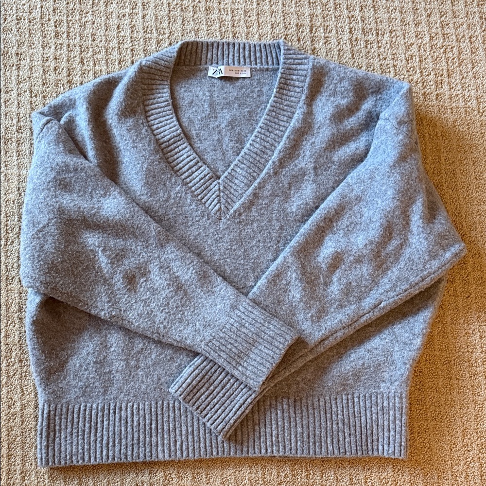 Zara Light Gray V-Neck Sweater